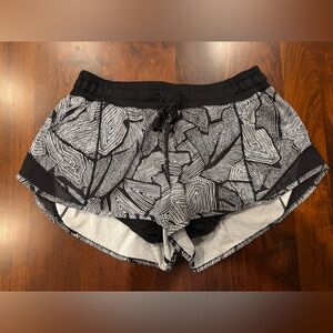 Lululemon Hotty Hot Shorts 2.5”